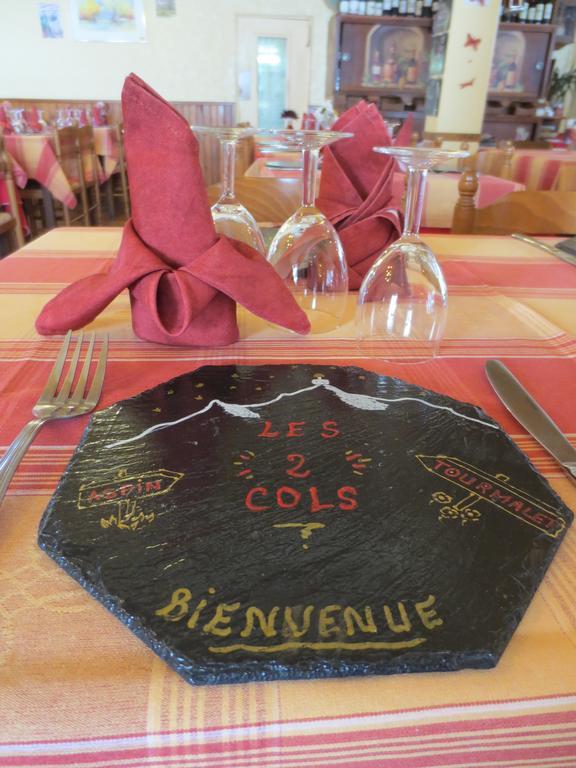 Hotel Les Deux Cols Sainte-Marie-de-Campan Habitación foto