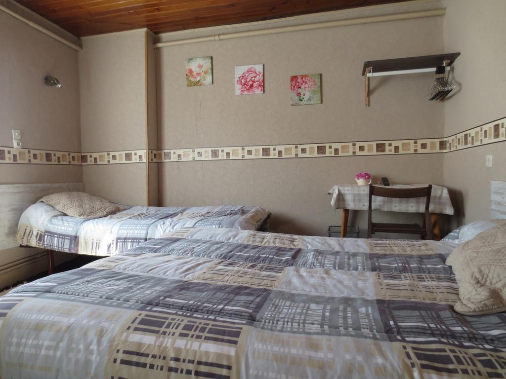 Hotel Les Deux Cols Sainte-Marie-de-Campan Habitación foto